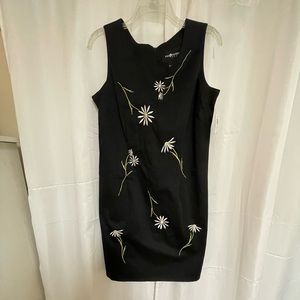 Sag Harbor new. Darling sheath dress size 10. w tags